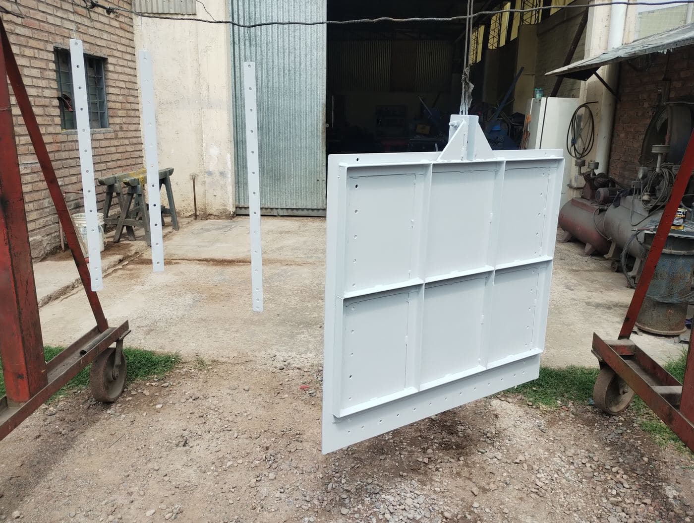 Compuertas para canales de riego